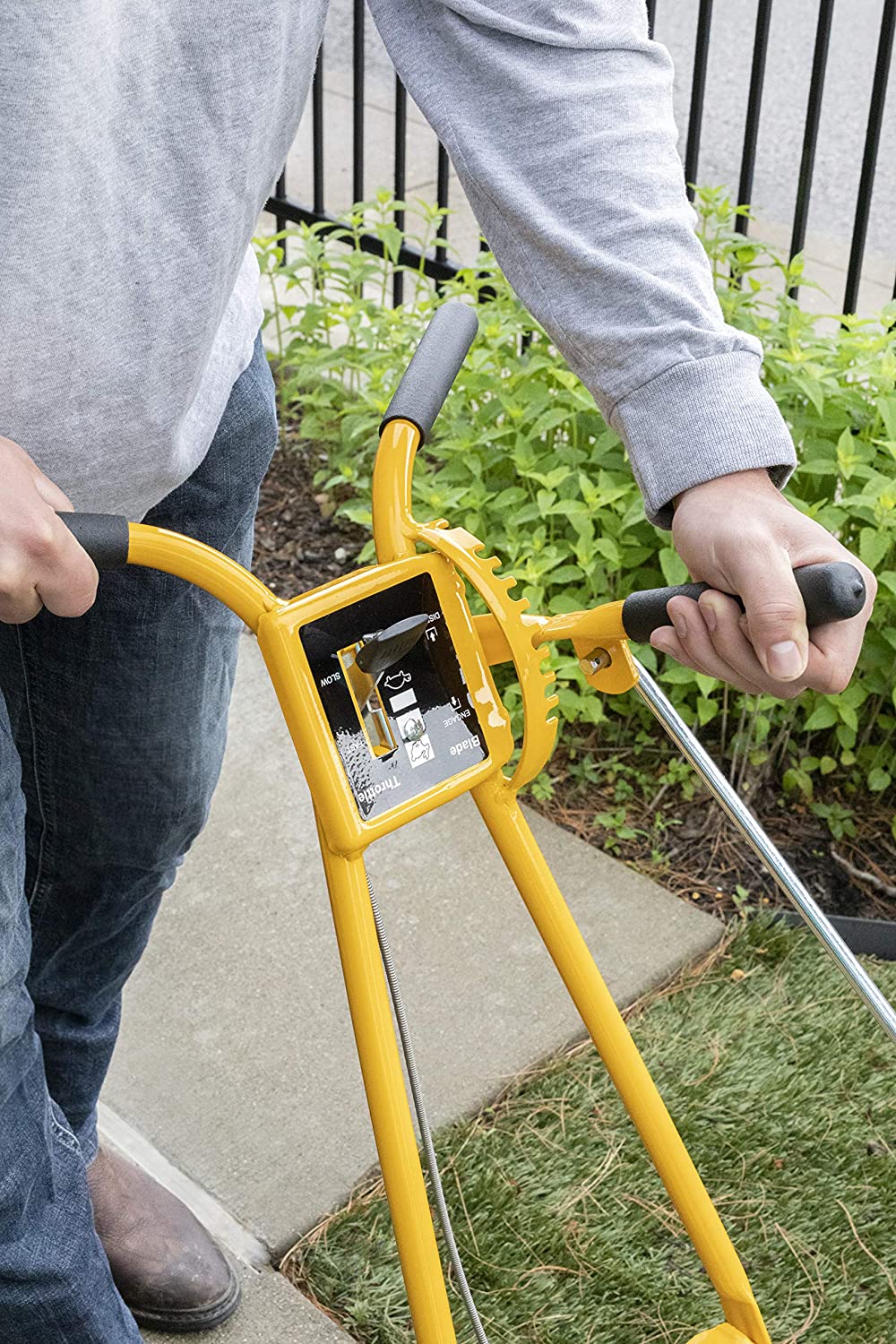 101 - 5.5GT - 7Gas Powered Lawn Edger, 5.50 Gross Torque/3.5 HP B&S Engine 7′′ WheelsQuantumX Chargers