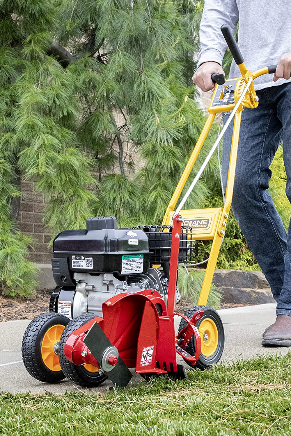 101 - 5.5GT - 7Gas Powered Lawn Edger, 5.50 Gross Torque/3.5 HP B&S Engine 7′′ WheelsQuantumX Chargers