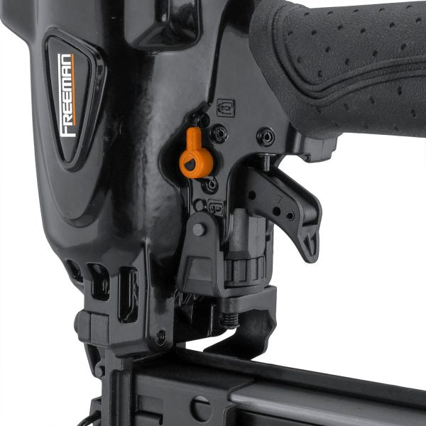 16 - Gauge 1 - in Wide Crown Construction Pneumatic StaplerQuantumX Chargers