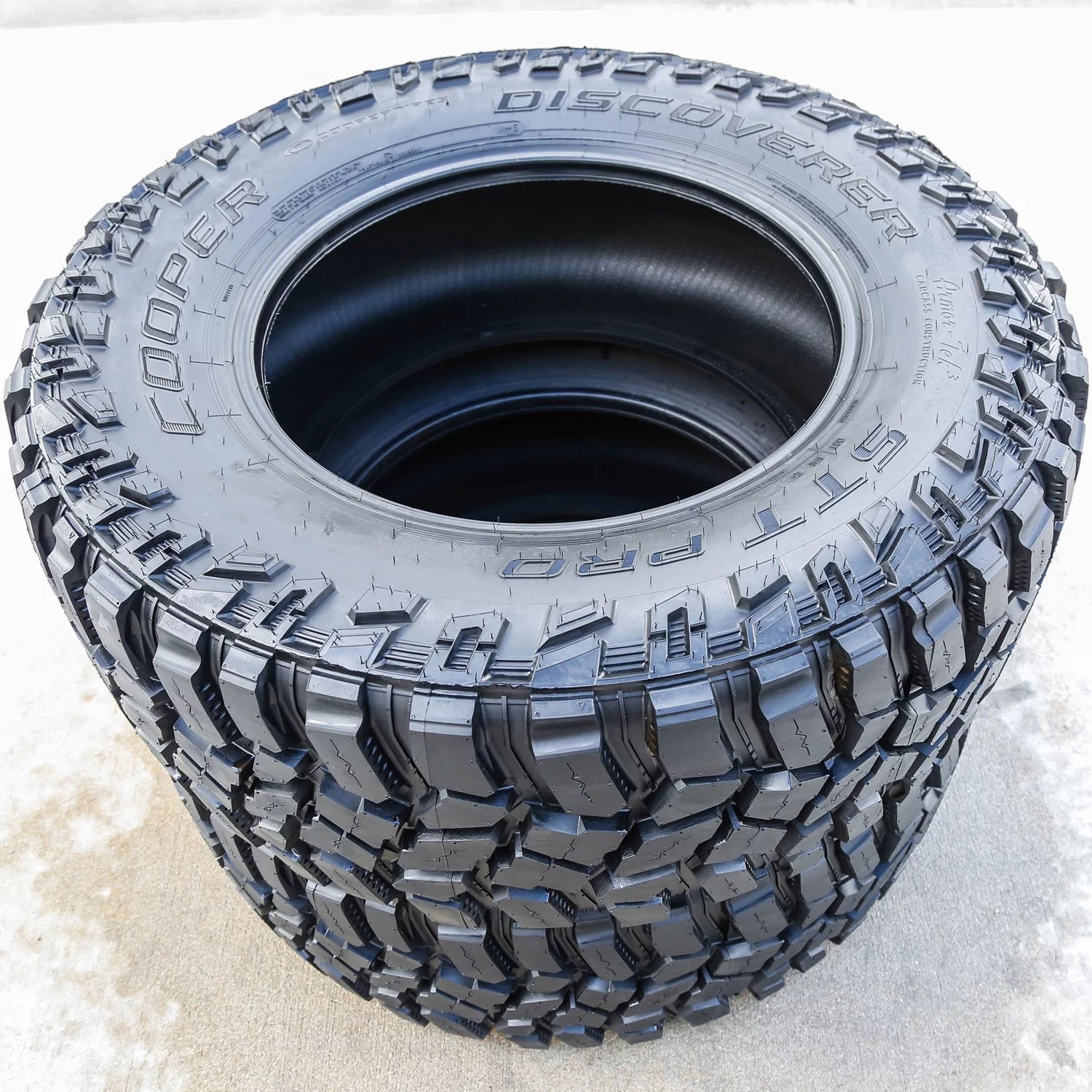 A pair of 2 (two) models of STT professional LT 35X12.50R20 121Q E (10 layers) off - road tires (MT/M/T type off - road tires)QuantumX Chargers