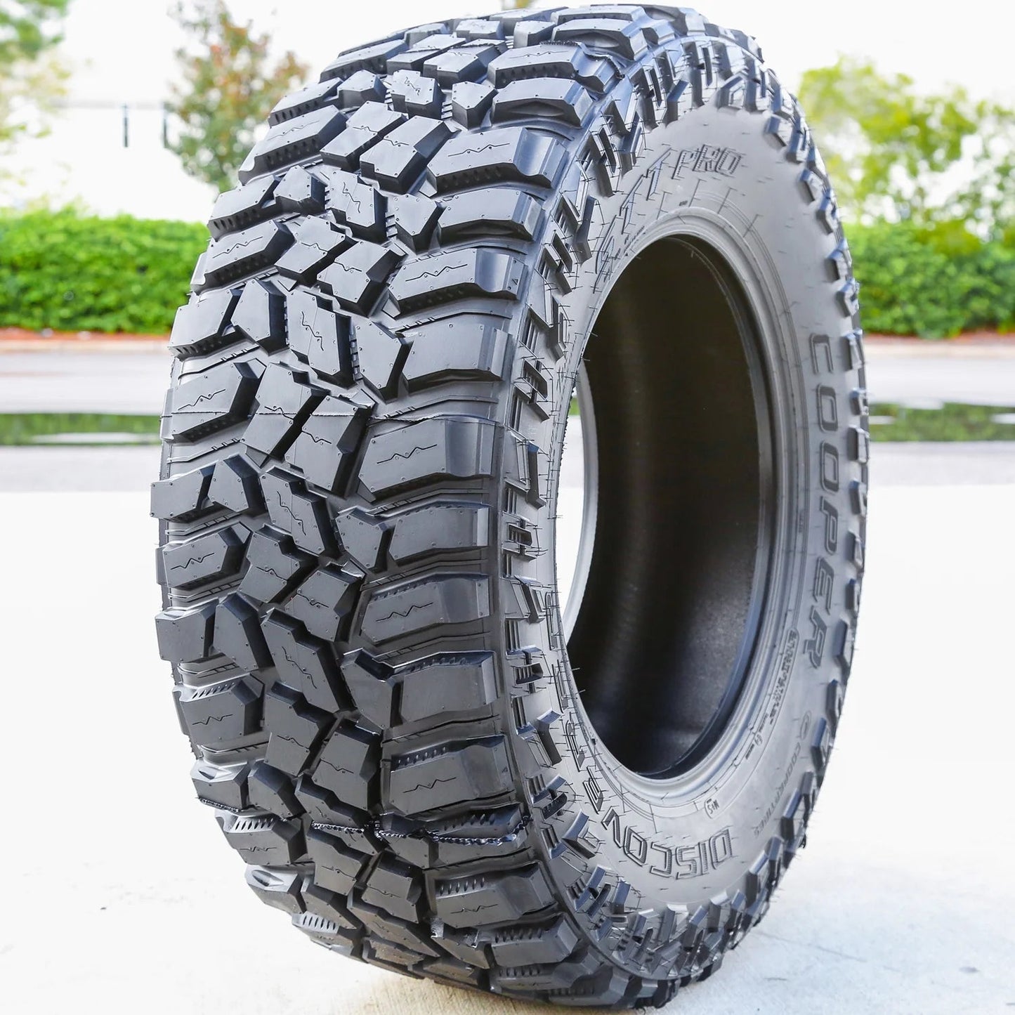 A pair of 2 (two) models of STT professional LT 35X12.50R20 121Q E (10 layers) off - road tires (MT/M/T type off - road tires)QuantumX Chargers